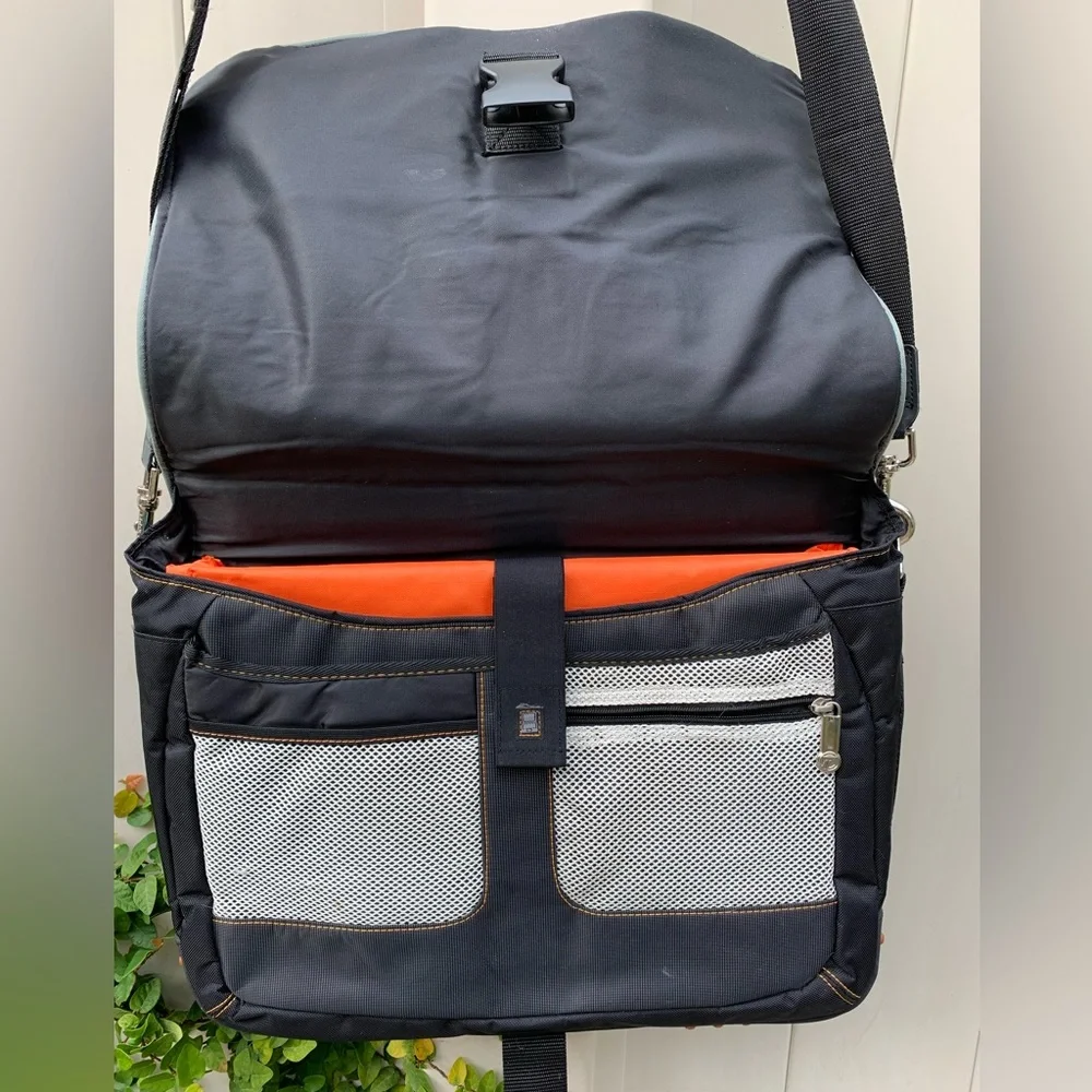 TARGUS Black Nylon Laptop Computer Messenger Briefcase Bag EUC